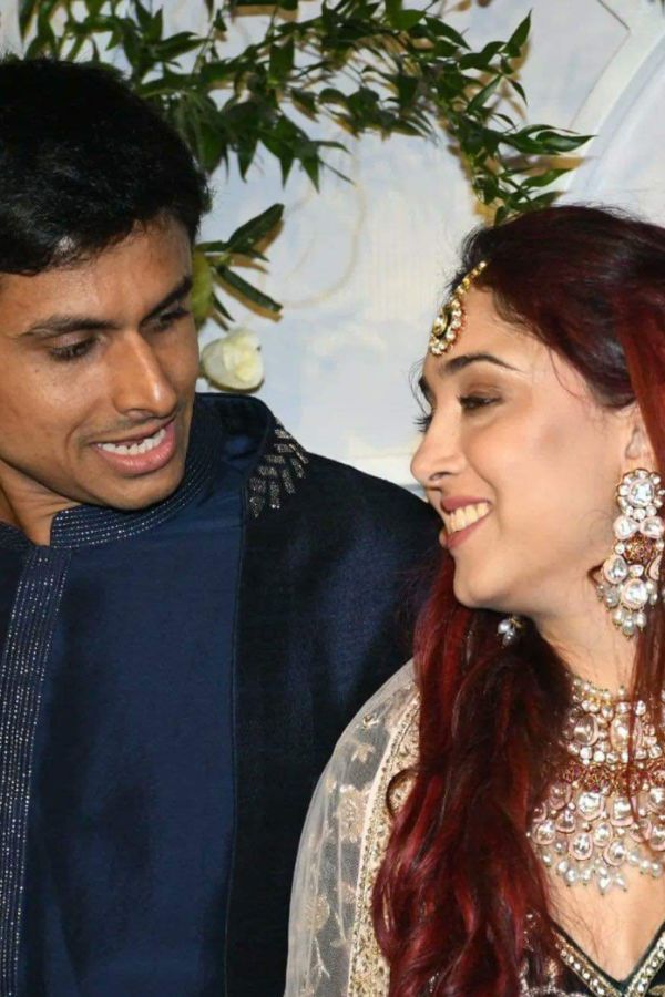 সদ্য নিজের দ্বিতীয় বিয়ের পর প্রাক্তন স্ত্রী মালাইকাকে সমাজমাধ্যমের পাতায় আনফলো করেছেন আরবাজ় খান। বলিপাড়ায় যেখানে এমন উদাহরণের কমতি নেই, সেখানে আমিরের দুই প্রাক্তন স্ত্রীর এক ফ্রেমে আসা চমকের চেয়ে কিছু কম নয়।