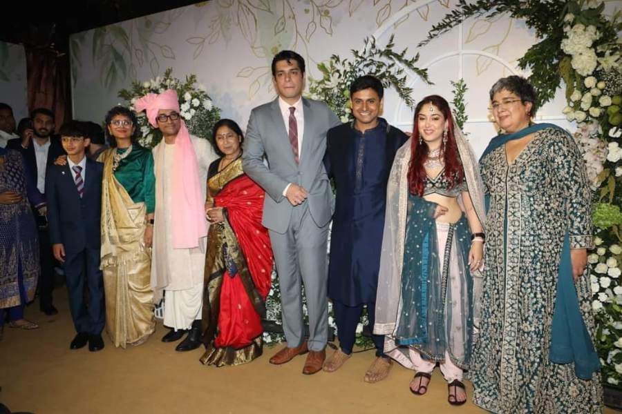 তারকার বোন নিখত হেগড়ে জানান, মেয়ের বিয়েতে সঙ্গীত পরিবেশনের জন্য নাকি বেশ কিছু দিন ধরে গানের মহড়াও দিয়েছেন আমির। মেয়ের বিয়ের জন্য কোন গান বাছলেন আমির, আপাতত তা জানতেই মুখিয়ে অনুরাগীরা।