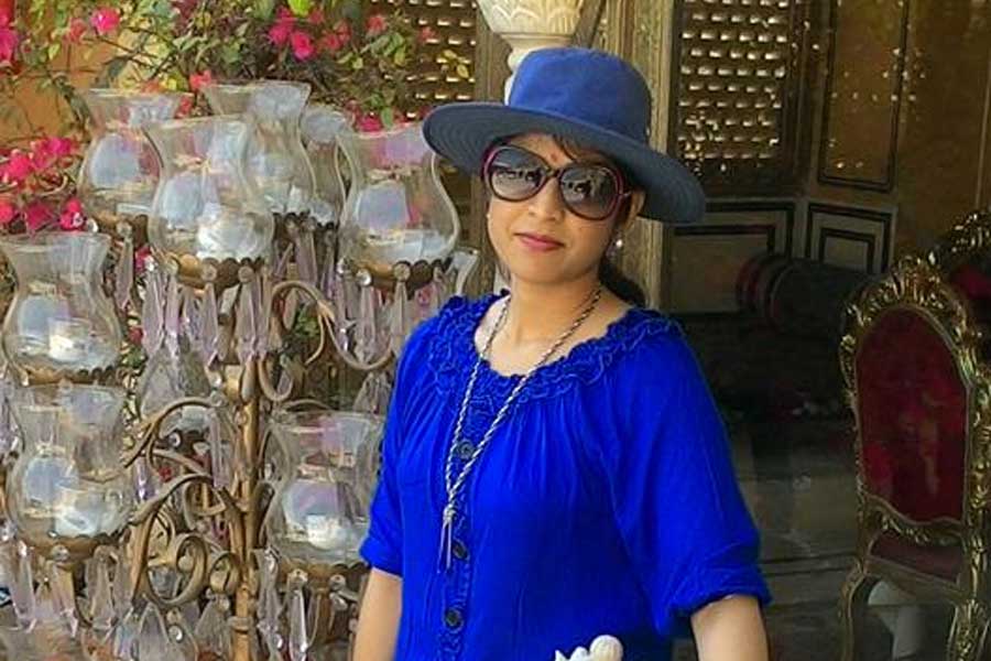 ২০১২ সালে স্কুলে চাকরি পান রুনা। বাংলার শিক্ষিকা হিসাবে অবশ্য চাকরি পাওয়ার আগে থেকেই নাম রয়েছে তাঁর। অনেক ‘টিউশন’ করাতেন। আর্থিক ভাবে পিছিয়ে পড়া পরিবার থেকে এলে টাকাও নিতেন না। এখন রাজনীতিতে ব্যস্ত হয়ে পড়লেও পড়ার নেশা পিছু ছাড়েনি রুনার। তিনি বর্তমানে আইন পড়ছেন। ইচ্ছে আছে, আর্থিক ভাবে দুর্বল মানুষের হয়ে আদালতে আইনি লড়াই করার।