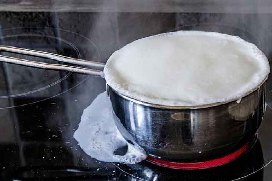 Smart easy ways to reuse burnt milk.