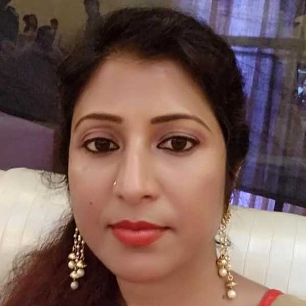 ২০১৩ সাল থেকে হুগলি জেলা পরিষদের সদস্য, টানা তিন বার। ২০১৯ সালে প্রচারের মুখপাত্র হিসাবে ত্রিপুরা ও অসমে কাজ করেছেন। ২০২১ সালের ১৬ অগস্ট জেলার যুব সভানেত্রী করা হয় রুনাকে। টানা আড়াই বছর সেই পদে ছিলেন। বর্তমানে যুব তৃণমূলের অন্যতম রাজ্য সম্পাদক।