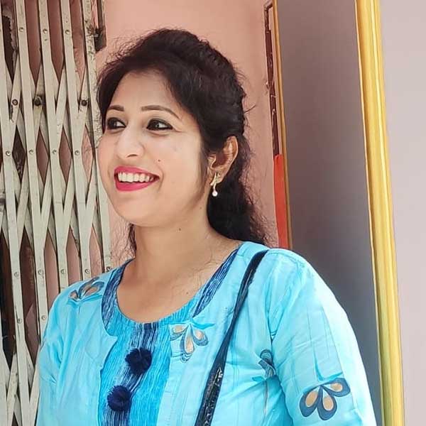 যদিও রুনার বিরুদ্ধে অভিযোগ কম নেই। বুধবার রাতে তাঁর ‘লোকজন’ গিয়ে ব্যাপারীর ‘বিধায়ক কার্যালয়’ ভাঙচুর করেছেন বলে অভিযোগ। ব্যাপারী-ঘনিষ্ঠ এক পঞ্চায়েত সদস্যের স্বামীকেও মারধরের অভিযোগ রয়েছে। যদিও গোটা ঘটনাকেই সাজানো বলে উড়িয়ে দিয়েছেন রুনা। তাঁর পাল্টা অভিযোগ, বিধায়কই নিজের লোকেদের দিয়ে এ সব করাচ্ছেন!