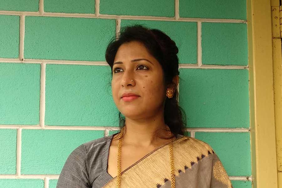 রুনার স্বামীর নাম অরিজিৎ দাস। তিনি হুগলির সিজা কামালপুর গ্রাম পঞ্চায়েতের উপপ্রধান। পেশায় ব্যবসায়ী অরিজিতেরও রয়েছে নৌকা তৈরির ব্যবসা। সেই সঙ্গে একটি আইসক্রিম কারখানাও রয়েছে রুনার স্বামীর। ব্যবসার পাশাপাশি স্বামী-স্ত্রী মিলে চুটিয়ে রাজনীতি করেন। 