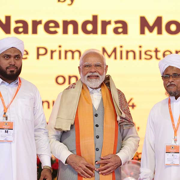 শুধু তা-ই নয়, মোদী লিখেছেন, ‘‘লক্ষদ্বীপের প্রশান্তি আমাকে ১৪০ কোটি ভারতবাসীর কল্যাণের জন্য আরও কঠোর পরিশ্রম করার অনুপ্রেরণা জুগিয়েছে। এখানে এসে আমি এই নিয়ে শান্ত মনে ভাবতে পেরেছি।’’ 