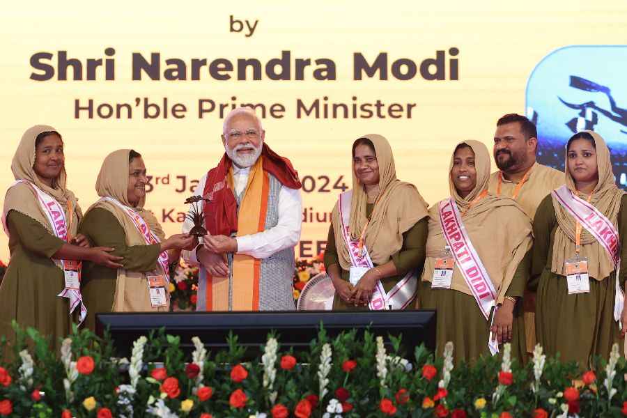 মোদী লিখেছেন, লক্ষদ্বীপ শুধু কয়েকটি দ্বীপের সমষ্টি নয়, এর সময়োত্তীর্ণ ঐতিহ্য এখানকার বাসিন্দাদের উৎসাহী মনের প্রতিফলন। 