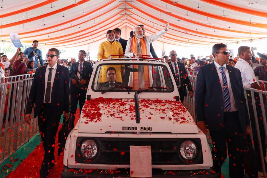 প্রসঙ্গত, লক্ষদ্বীপ সফরে এসে প্রধানমন্ত্রী নরেন্দ্র মোদী ১১৫০ কোটি টাকার উন্নয়ন প্রকল্পের ঘোষণা করেছেন।