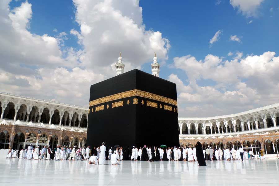 সোনাকে কাজে লাগিয়ে অর্থনীতিতে নতুন করে জোয়ার আসতে চলেছে সৌদি আরবে। অনেকে মনে করছেন, আগামী দিনে সোনা হয়ে উঠবে সৌদির অর্থনীতির অন্যতম শক্ত ভিত। খনিজ তেলের সঙ্গেও পাল্লা দেবে হলুদ ধাতু। 