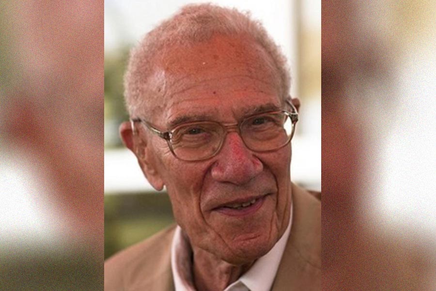 রবার্ট সোলো।