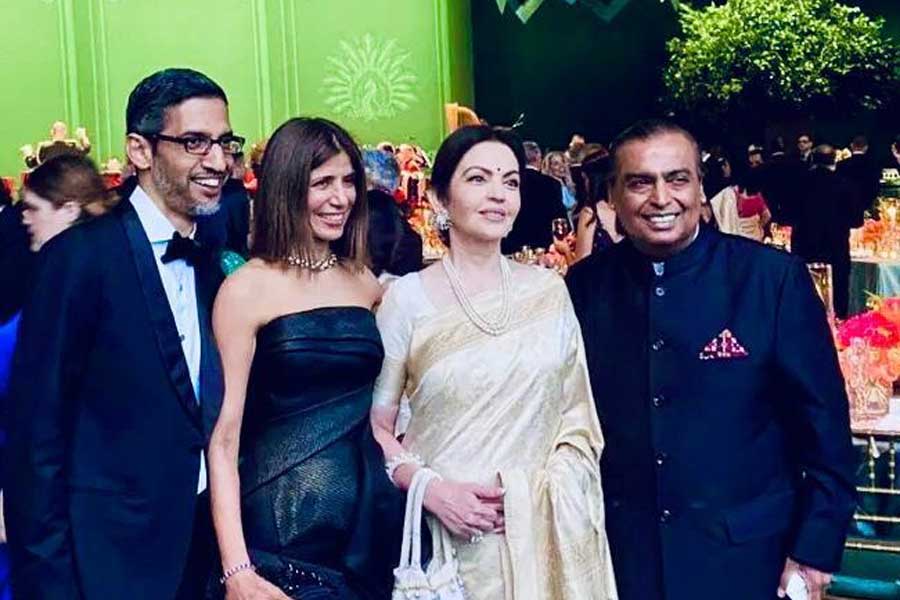 পিচাইয়ের জন্ম ১৯৭২ সালের ১০ জুন তামিলনাড়ুর মাদুরাইয়ে। বড় হয়েছেন চেন্নাইয়ে।