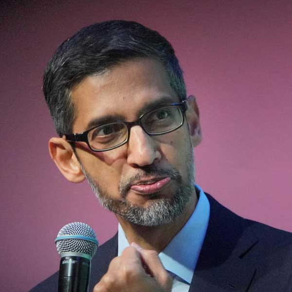 ২০০৪ সালে গুগ্‌লে যোগ দেন পিচাই। ২০১৯ সালে তিনি গুগ্‌লের সিইও নিযুক্ত হন। তাঁর এই সাফল্যের নেপথ্যে বড় ভূমিকা রয়েছে তাঁর স্ত্রীর।