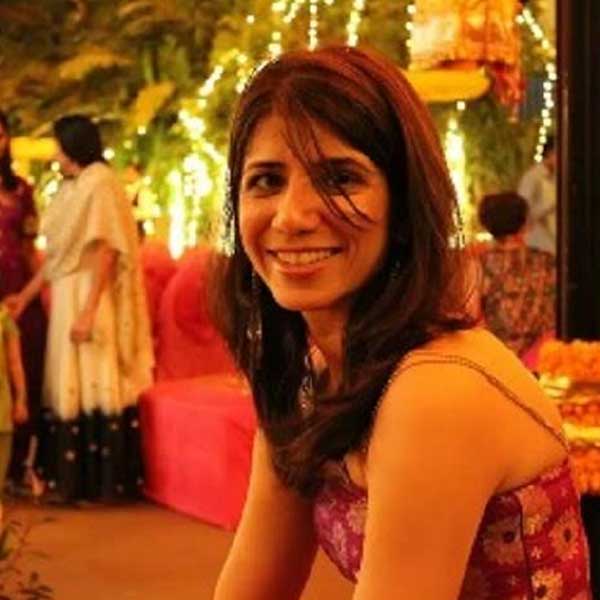 ছ’মাস দু’জনে কথাই বলতে পারেননি। যদিও তাতে সম্পর্ক এতটুকু বদলায়নি। পড়া শেষে চাকরি পান পিচাই। অঞ্জলির বাবা-মায়ের কাছে বিয়ের কথা পাড়েন।