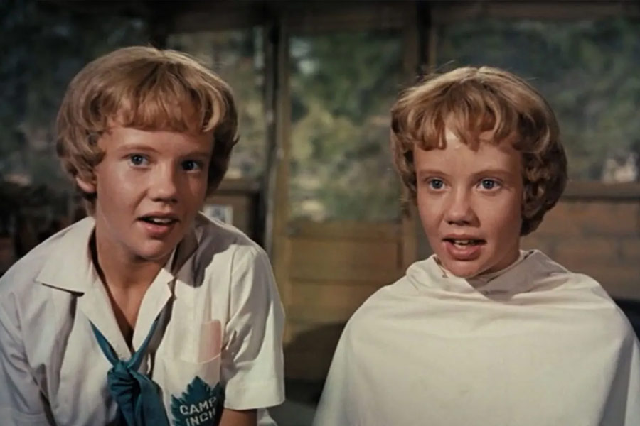 বাবা-মায়ের বিচ্ছেদ হয়ে গিয়েছে। দুই কন্যার প্রচেষ্টায় আবার বিবাহবিচ্ছিন্ন বাবা-মায়ের সম্পর্ক নতুন করে গড়ে ওঠে। আবার ঘটা করে তাদের বিয়ে দেওয়া হয়। ষাটের দশকে ‘পেরেন্ট ট্র্যাপ’ নামে ইংরেজি ভাষার একটি ছবি মুক্তি পেয়েছিল। এই ছবিরই গল্প এটি। পরে অবশ্য নব্বইয়ের দশকে একই নামে, একই চিত্রনাট্য অবলম্বন করে সিনেমা তৈরি হয়। তবে বড় পর্দার বাইরে এই ঘটনা বাস্তবেও ঘটেছে।