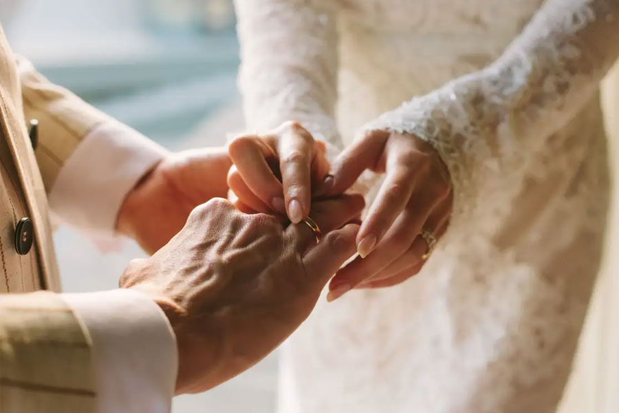 সাক্ষাৎকারে রাচেল বলেন, ‘‘২০২০ সালের শেষের দিকে আমি লক্ষ করি যে বাবা-মা দু’জনে একসঙ্গে ভাল রয়েছেন। দুই মেয়ের জন্য ভাল থাকার নাটক করছেন না। তাঁরা সত্যিই একে অপরের সঙ্গে ভাল রয়েছেন।’’