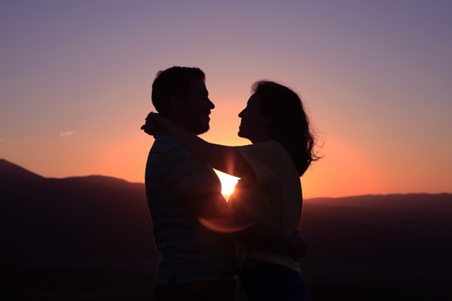 জুলি দাবি করেন যে কোভিড অতিমারির সময় তিনি আবার নতুন করে স্কটের প্রেমে পড়েন। জুলি বলেন, ‘‘স্কটের সঙ্গে যতটুকু সময় কাটাতাম ততটুকু সময় আমি বেশ হাসিখুশি থাকতাম। ধীরে ধীরে আমি বুঝতে পারলাম স্কট ছাড়া দুনিয়ায় এমন কেউ নেই যে আমায় এতটা সুখী রাখতে পারে।’’