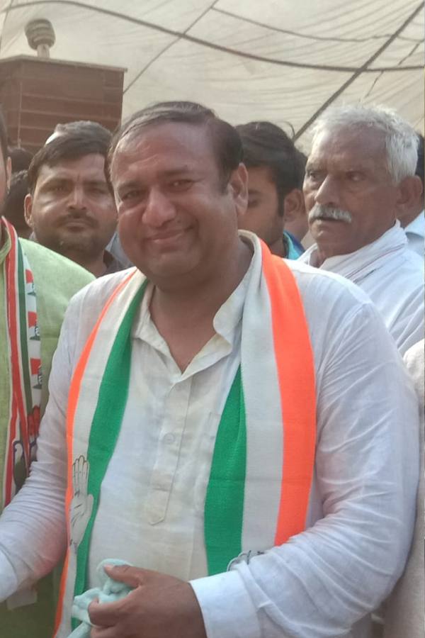 শুধু আইএনএলডি-র প্রাক্তন বিধায়ক দিলবাগের বাড়িতেই নয়, কংগ্রেস বিধায়ক সুরেন্দ্র পানওয়ার-সহ আরও কয়েক জনের বাড়িতেও তল্লাশি চালানো হয়েছে। 