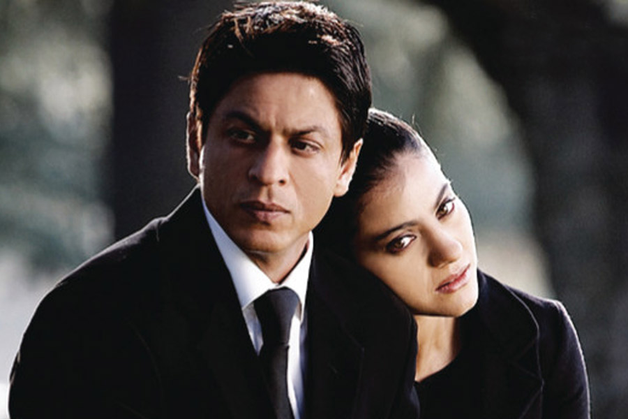 এক বছর অডিশন দেওয়ার পর শাহরুখ খান অভিনীত ‘মাই নেম ইজ় খান’ ছবিতে শিশু অভিনেতা হিসাবে অভিনয়ের সুযোগ পান আদর্শ। তার পর স্কুল-কলেজের পড়াশোনা শেষ করেন তিনি। মুম্বইয়ের কলেজ থেকে ফিন্যান্সিয়াল ম্যানেজমেন্ট নিয়ে স্নাতক ডিগ্রি অর্জন করেন আদর্শ।