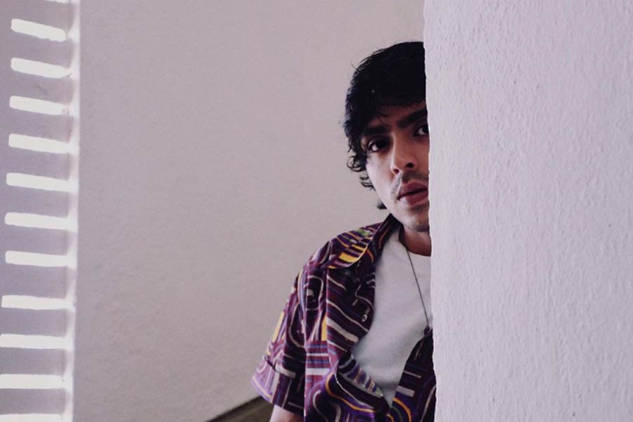 ‘অ্যালিয়েন’ শোয়ের শুটিংয়ের জন্য ব্যাঙ্ককে ছ’মাস থাকতে হবে আদর্শকে। অভিনেতা জানান, ২৫০ থেকে ৩০০ বার অডিশন দেওয়ার পর তাঁর কাছে ‘অ্যালিয়েন’-এ অভিনয়ের সুযোগ এসেছে।