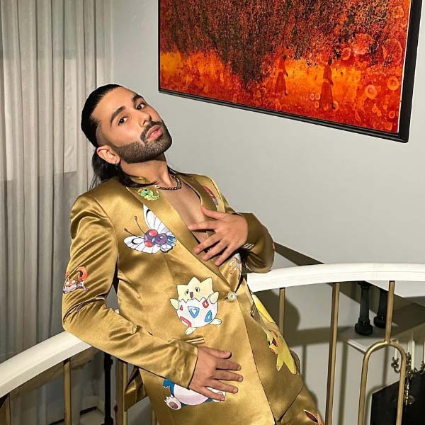 অভিনয়জগতের সঙ্গে সরাসরি যুক্ত না হলেও অধিকাংশ বলি তারকার সঙ্গে ওরির বন্ধুত্ব রয়েছে। জাহ্নবী কপূর, নায়সা দেবগন থেকে শুরু করে সারা আলি খান— তারকা-সন্তানদের অনেকের সঙ্গেই গলায় গলায় বন্ধুত্ব ওরির। কিন্তু শ্বেতা তিওয়ারির কন্যা পলক তিওয়ারির সঙ্গে চ্যাট ফাঁস করে বিতর্কে জড়িয়েছেন ওরিই।