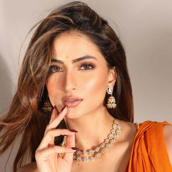 স্ক্রিনশটে দেখা যায়, পলক প্রথমে ওরিকে মেসেজ করে লিখেছেন, ‘‘ওরি, আমি পলক। আমি তোমার কাছে ক্ষমা চাইছি যদি তুমি তা আশা করে থাকো।’’