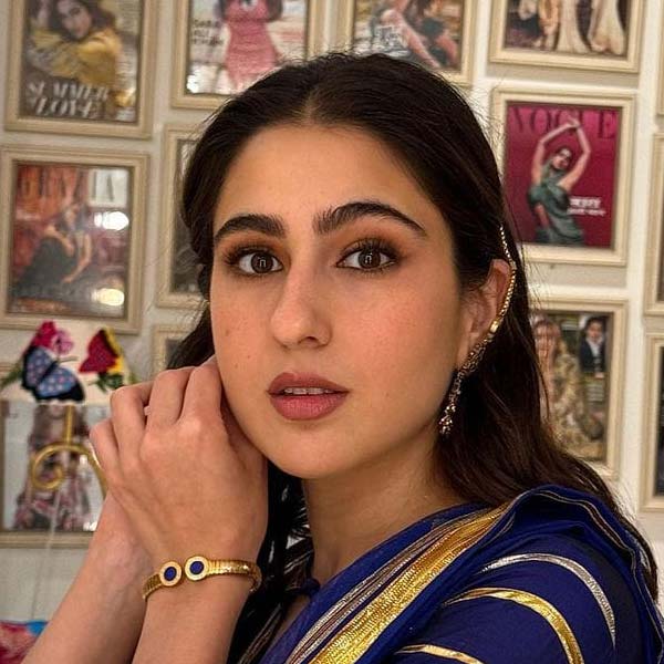 পলকের কথা মাঝপথেই থামিয়ে তারকা-কন্যাকে কুরুচিকর একটি ‘ইমোজি’ পাঠিয়েছিলেন ওরি। তার পরেও ওরির কাছে ক্ষমা চান পলক। ‘প্রিয় বন্ধু’র দিদি সারার প্রসঙ্গও চ্যাটে তোলেন পলক।