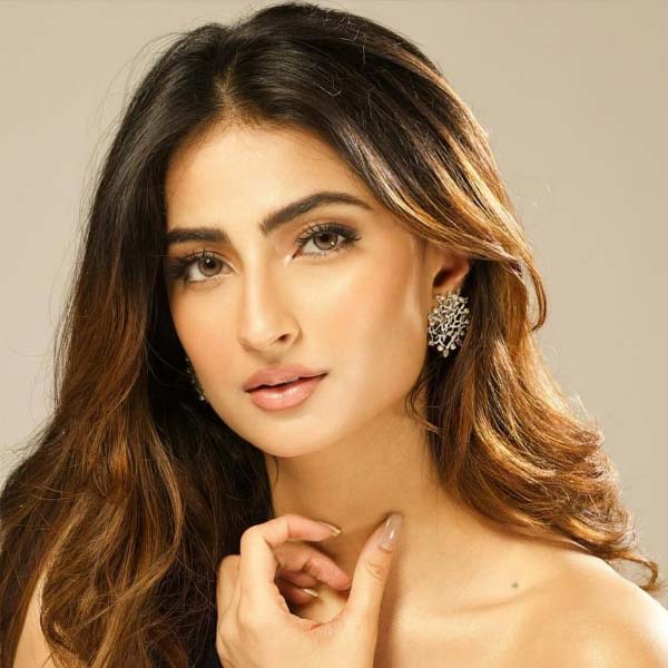 ২০২২ সাল থেকে ইব্রাহিমের সঙ্গে পলকের সম্পর্ক নিয়ে কানাঘুষো চলছে। বছরের শেষ রাতে পার্টিতে কী এমন কিছু হয়েছিল যে কারণে ওরির কাছে নিজে থেকে ক্ষমা চাইতে বাধ্য হলেন পলক?