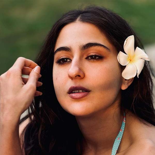 ইব্রাহিমের সঙ্গে পার্টির পর ঘুরতে যাওয়া নিয়ে কি কোনও ঝামেলা বাধল সারার সঙ্গে? না কি ভাইয়ের সঙ্গে পলক সম্পর্কে রয়েছেন তা পছন্দ করছেন না সারা? ওরিও কি কোনও ভাবে জড়িয়ে রয়েছেন এই ঘটনায়?