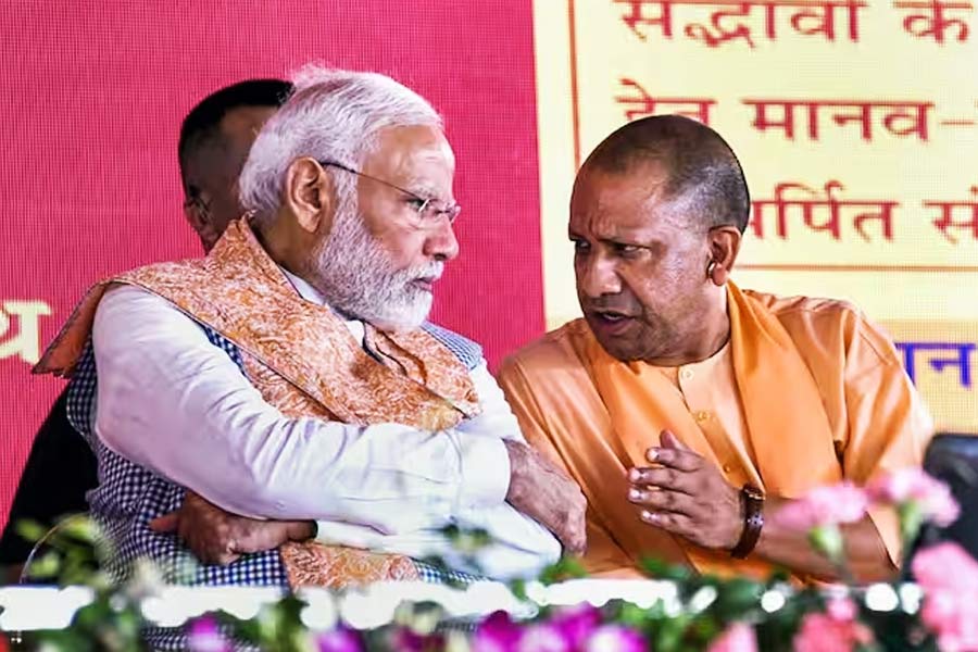 ২২ জানুয়ারি উদ্বোধন হতে চলেছে রামমন্দিরের। এই উদ্বোধনী অনুষ্ঠানে উপস্থিত থাকবেন দেশের প্রধানমন্ত্রী নরেন্দ্র মোদী এবং উত্তরপ্রদেশের মুখ্যমন্ত্রী যোগী আদিত্যনাথ।