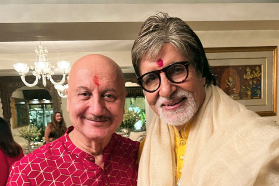 বিশ্ব হিন্দু পরিষদ সূত্রে খবর, উদ্বোধনী অনুষ্ঠানের আমন্ত্রণপত্র পাঠানো হয়েছে হিন্দি ফিল্মজগতের বহু নামী তারকাকে। তালিকায় নাম রয়েছে অমিতাভ বচ্চন, অনুপম খের, অজয় দেবগন, সানি দেওল, অক্ষয় কুমার, রণবীর কপূর, আয়ুষ্মান খুরানা এবং টাইগার শ্রফের।