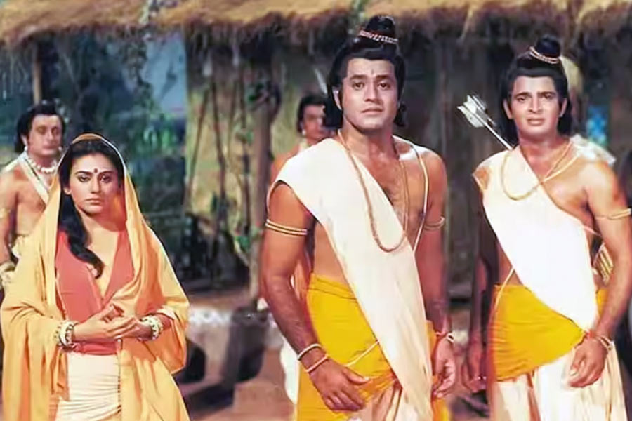 আশির দশকে রমানন্দ সাগরের ‘রামায়ণ’ হিন্দি ধারাবাহিকে রামের চরিত্রে অভিনয় করেছিলেন অরুণ গোভিল এবং সীতার চরিত্রে অভিনয় করেছিলেন দীপিকা চিখলিয়া। রামমন্দিরের উদ্বোধনী অনুষ্ঠানে আমন্ত্রণ জানানো হয়েছে অরুণ এবং দীপিকাকেও।