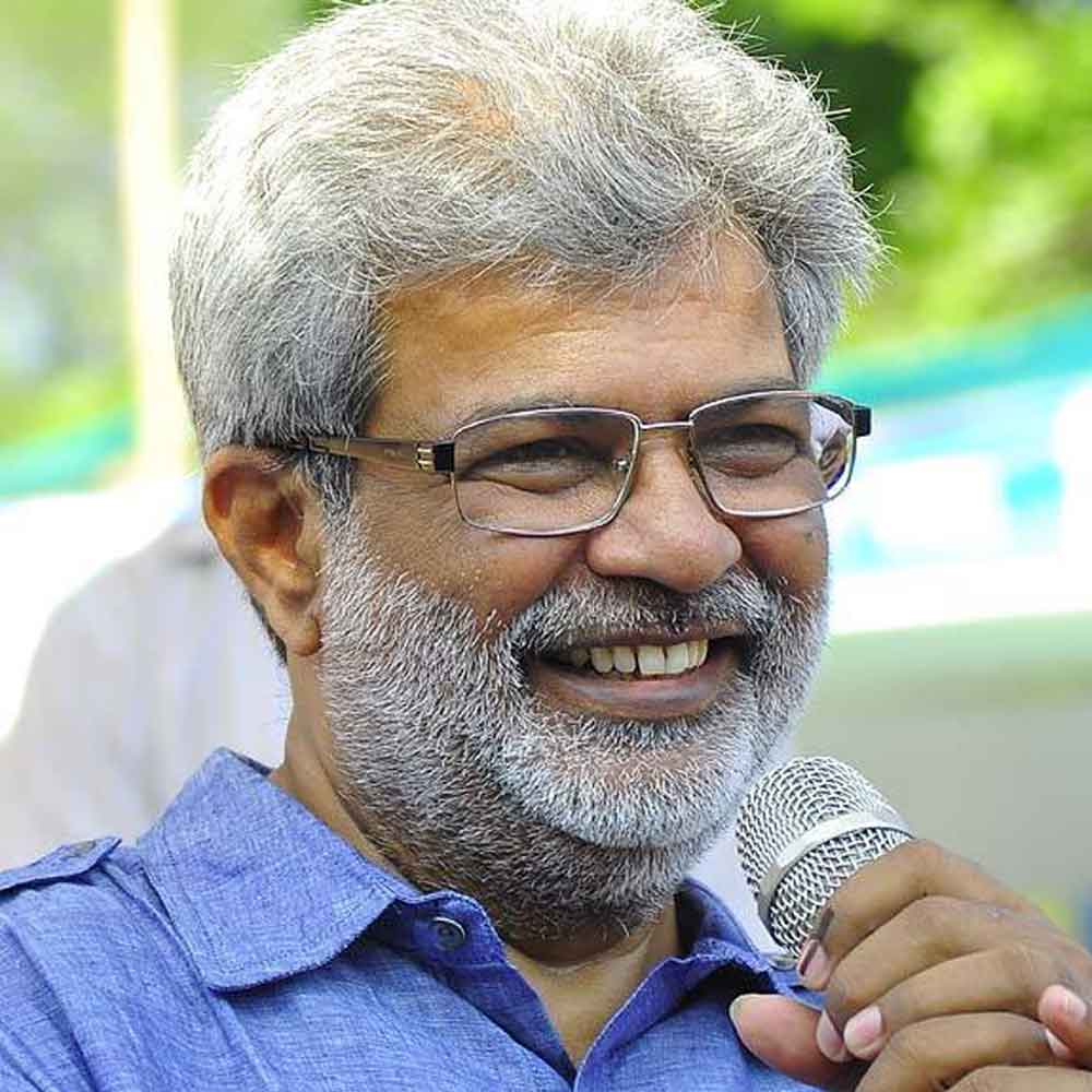 খ্যাতনামী চিত্রকর বাসুদেব কামাতের নামও আমন্ত্রিতদের তালিকায় রয়েছে বলে বিশ্ব হিন্দু পরিষদ সূত্রে জানা গিয়েছে।