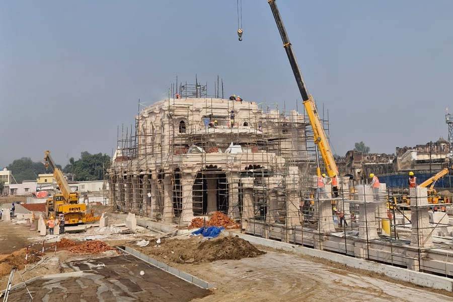 সেন্ট্রাল বিল্ডিং রিসার্চ ইনস্টিটিউট (সিবিআরআই)-এর বিজ্ঞানী দেবী দত্তকে রামমন্দিরের উদ্বোধনী অনুষ্ঠানে উপস্থিত থাকার জন্য আমন্ত্রণপত্র পাঠানো হয়েছে বলে বিশ্ব হিন্দু পরিষদ সূত্রে খবর।