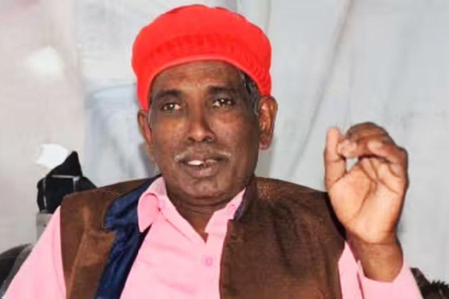 বাবরি মসজিদ মামলাকারীও ব্রাত্য নন আমন্ত্রিতদের তালিকায়। বাবরি মসজিদ-রাম জন্মভূমি মামলায় অন্যতম প্রতিনিধি ছিলেন ইকবাল আনসারি। মুসলিম পক্ষের প্রধান মামলাকারীদের মধ্যে থাকা ইকবালকেও অযোধ্যায় মন্দির নির্মাণের দায়িত্বপ্রাপ্ত ‘শ্রীরাম জন্মভূমি তীর্থক্ষেত্র ট্রাস্ট’-এর তরফে আমন্ত্রণ জানানো হয়েছে।