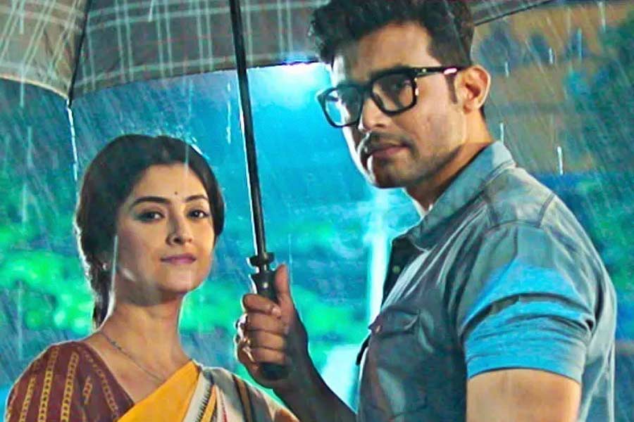 Kon Gopone Mon Bheseche | Actor Ranojoy Bishnu feels excited as his new serial Kon Gopone Mon Bheseche comes top in the TRP List dgtl - Anandabazar