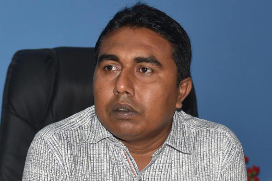 এ ছাড়াও, ৪৩ বিঘা জমি যার আনুমানিক মূল্য ৪ কোটি, ১৭টি গাড়ি, ২ কোটি ৩৯ লক্ষ টাকার গয়না আছে তাঁর। পেশা হিসাবে শাহজাহান ব্যবসার কথা উল্লেখ করেছেন হলফনামায়। তবে এই পরিমাণ সম্পত্তির মালিকের শিক্ষাগত যোগ্যতার অংশটি ফাঁকাই রাখা ছিল ভোটপ্রার্থীর আবেদনপত্রে। 