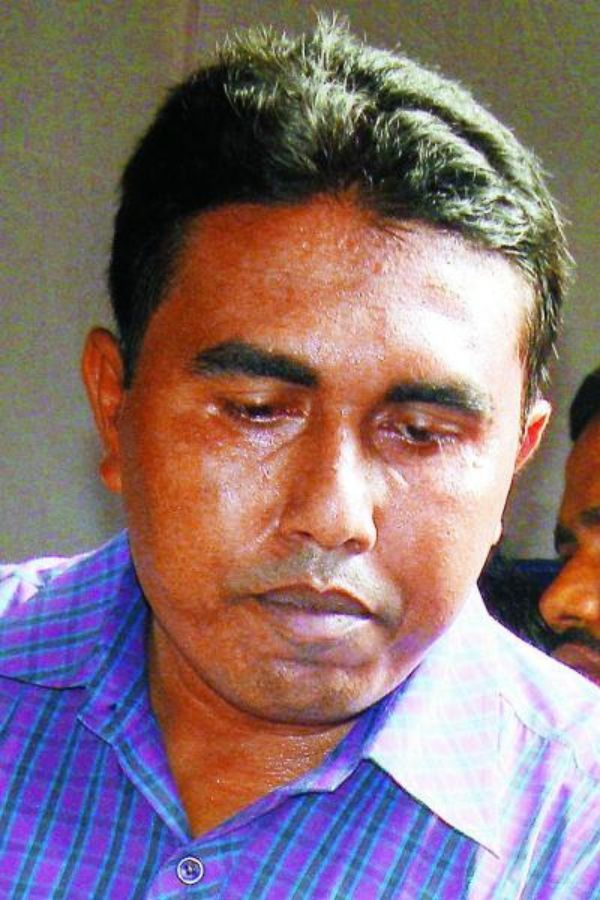 বাড়ির পাশে বিস্তীর্ণ এলাকা জুড়ে আছে বাগান। বাড়ি থেকে বার হওয়ার একাধিক রাস্তা। স্থানীয়দের দাবি, ওই চৌহদ্দিতে আরও কয়েকটি ছোট বাড়ি রয়েছে, যেখানে শাহজাহানের ঘনিষ্ঠ অনুগামীরা থাকেন।