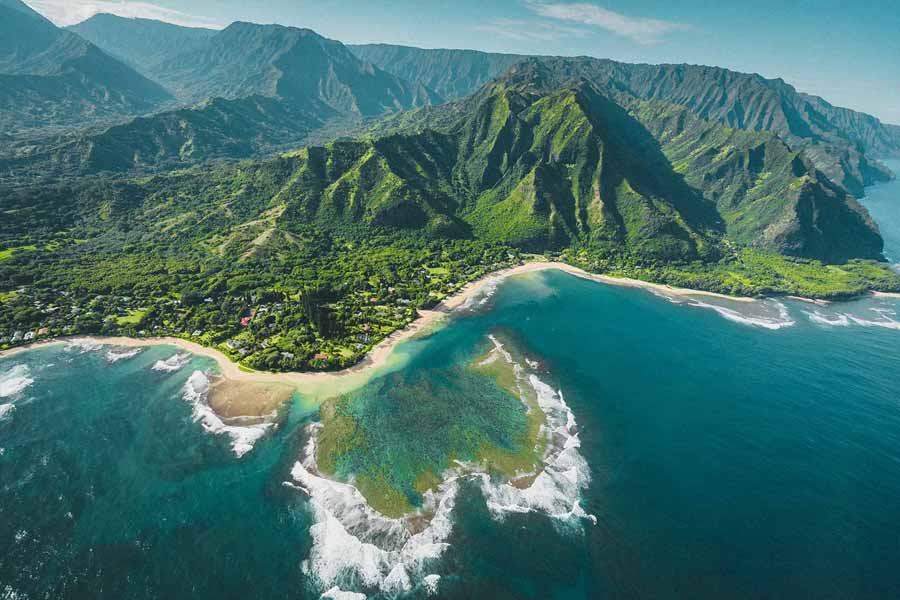 সমুদ্রসৈকতের পাশেই রয়েছে সেই জমি। জমিটি ঘেরা রয়েছে ছ’ফুট উঁচু প্রাচীরে। প্রাচীরের মাঝে রয়েছে ফটক। সেই ফটক সর্ব ক্ষণ পাহারা দিচ্ছেন নিরাপত্তারক্ষীরা। প্রাচীরে বসানো রয়েছে সিসি ক্যামেরা।