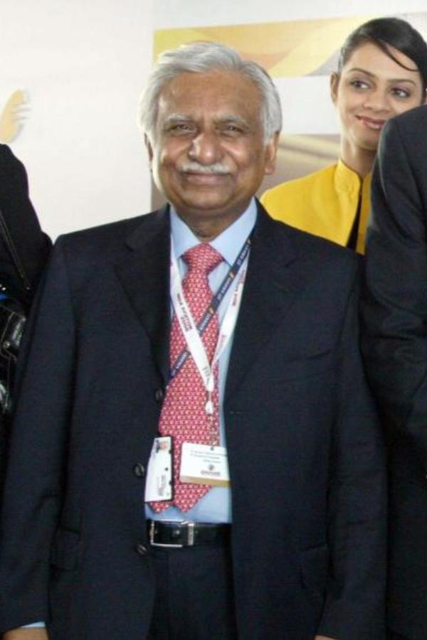 তিনি যে সময় এই কথাগুলি বলছিলেন, সেই সময় তাঁর সমস্ত শরীর থরথর করে কাঁপছিল। নরেশ আদালতে জানান, তাঁর স্ত্রীর অবস্থা সঙ্কটজনক। কন্যাও অসুস্থ। জেলের কর্মীরা তাঁকে ঠিক মতো সহযোগিতা করছেন না বলেও অভিযোগ করেন তিনি।