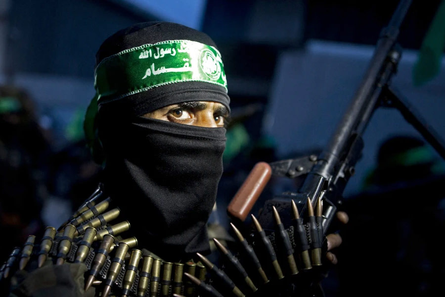 কিন্তু ইজ়রায়েল এবং হামাসের সাম্প্রতিক দ্বন্দ্বে চিনের অবস্থান গোলমেলে। তারা প্রথম দিকে প্যালেস্টাইনের পক্ষে কথা বললেও পরে সুর খানিক বদলেছে।