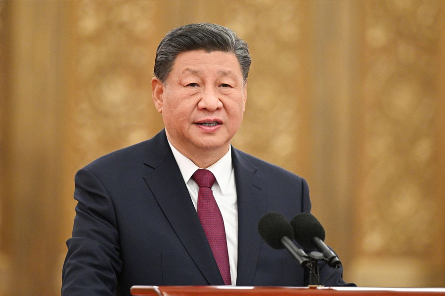 পশ্চিম এশিয়ায় তাদের সাধের প্রকল্প ‘বেল্ট অ্যান্ড রোড ইনিশিয়েটিভ’ সম্প্রসারিত করতে আগ্রহী চিন। তাই আরব দেশগুলির বিরাগভাজন হওয়া জিনপিংয়ের কাম্য নয়। ইতিমধ্যে পশ্চিম এশিয়ার বেশির ভাগ দেশের সঙ্গেই অর্থনৈতিক চুক্তি স্বাক্ষর করে ফেলেছে চিন।