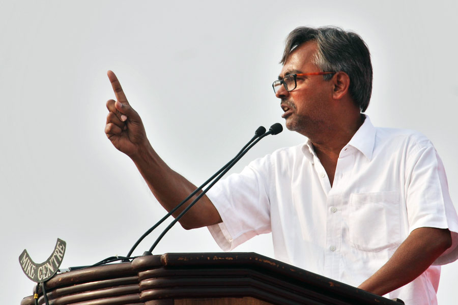 আভাস রায়চৌধুরী।