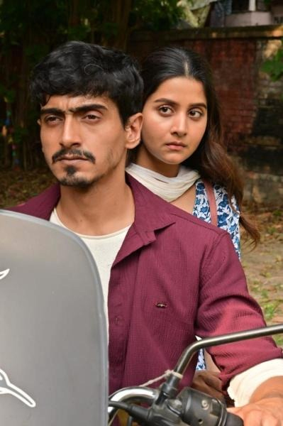 অনিন্দ্য সেনগুপ্ত এবং দেবচন্দ্রিমা সিংহরায়।
