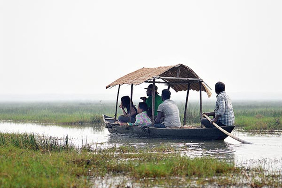 Boat of Union Minister Parshottam Rupala got stuck mid water in Chilika Lake