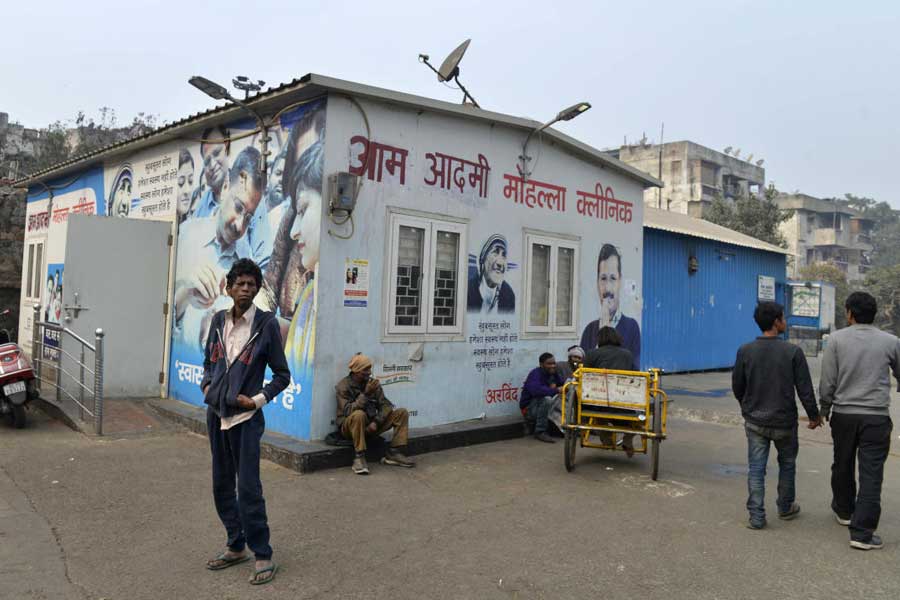 অথচ এই রোগীদের নামেই হাজার হাজার টাকার স্বাস্থ্যপরীক্ষা করানোর নথি জমা দেওয়া হয়েছে।