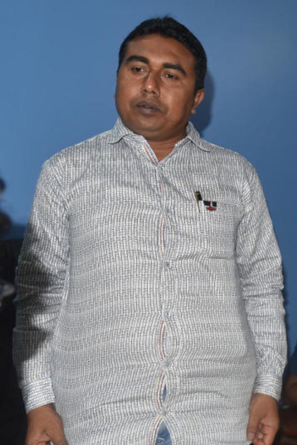 এক তদন্তকারী অফিসারের বক্তব্য, টাকা তোলার মতোই, তা পাচারের ক্ষেত্রেও শাহজাহানকে প্রয়োজন ছিল।