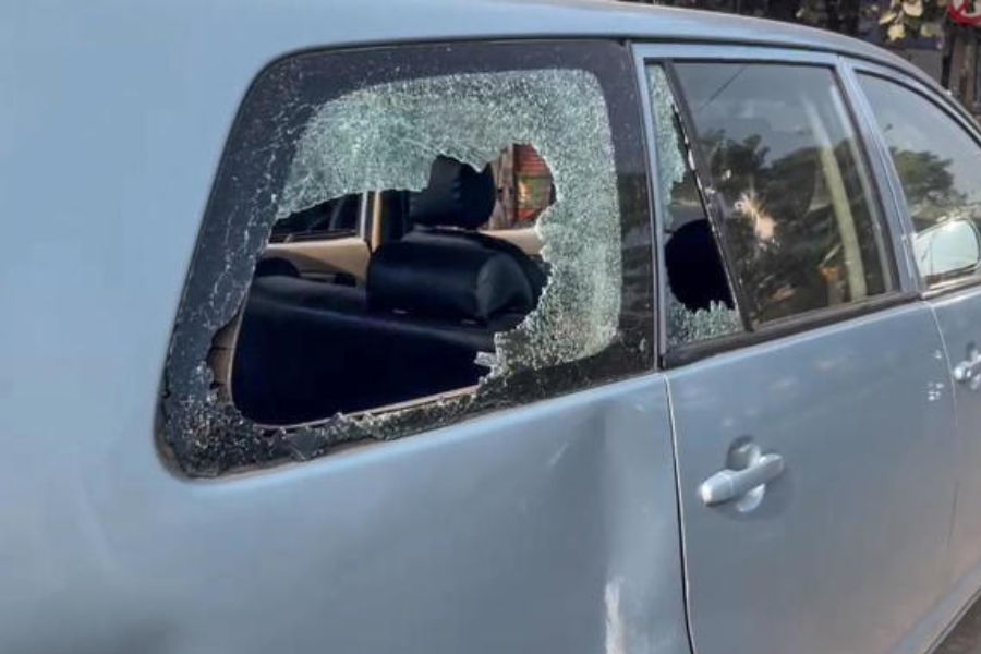 ইডি সূত্রে দাবি, তাদের কাছে খবর ছিল, এমনই পাচার হওয়ার আগের প্রায় ৫০-৬০ কোটি টাকা শাহজাহানের বাড়িতে রয়েছে। সেই কারণেই শুক্রবার সকালে সন্দেশখালির সরবেড়িয়ায় শাহজাহানের বাড়িতে হানা দিয়েছিল তারা।