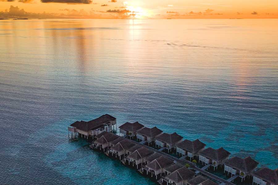 বিতর্ক শুরু হতেই ভারত এবং প্রধানমন্ত্রীর পাশে দাঁড়িয়েছেন অক্ষয় কুমার, সচিন তেন্ডুলকর, সলমন খান, কঙ্গনা রানাউত, জন আব্রাহাম, শ্রদ্ধা কপূর, হার্দিক পাণ্ড্যের মতো তারকারা। মলদ্বীপ যেতে বারণ করার পাশাপাশি, দেশবাসীকে ভারতীয় দ্বীপগুলি অন্বেষণ করার বার্তাও দিয়েছেন তাঁরা।