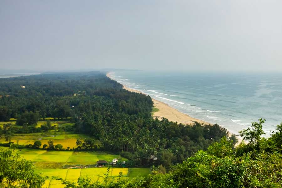 অন্য দিকে, ভারতীয় উপকূলবর্তী এলাকা এবং দ্বীপগুলির প্রশংসা করে সচিন লিখেছেন, ‘‘ভারতে সুন্দর সুন্দর উপকূল এবং দ্বীপ রয়েছে যা আমাদের কাছে আশীর্বাদ। আমাদের ‘অতিথি দেব ভব’ নীতি নিয়ে ঘুরে দেখার মতো অনেক কিছু রয়েছে। এই জায়গাগুলি অনেক স্মৃতি তৈরি হওয়ার অপেক্ষায় আছে।’’