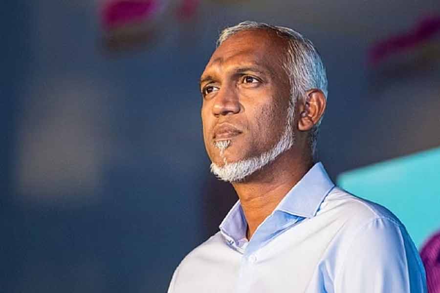 তবে, ভারত এবং মলদ্বীপের সম্পর্কে চিড় ধরতে শুরু করেছে অনেক আগে থেকেই। সে দেশের শাসকের গদিতে মুইজ়ু আসার পর কূটনৈতিক সম্পর্কেও বেশ কিছুটা ফাটল ধরেছে।