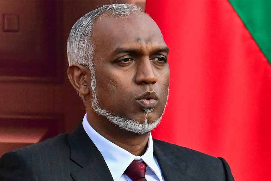 গণতন্ত্রের রাস্তা ধরে পথচলা শুরু করার পর মলদ্বীপের সব প্রেসিডেন্টেরই প্রথম গন্তব্য হয়েছে ভারত। এমনকি, ভারত-বিরোধী বলে পরিচিত প্রেসিডেন্টরাও শপথ নেওয়ার পর প্রথম বিদেশ সফরে ভারতেই এসেছেন। কিন্তু মুইজ়ু সেই নিয়ম ভেঙে দিয়েছেন।