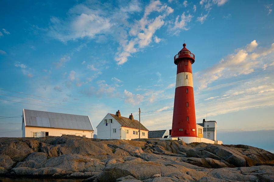 The Flannan isle mystery, lighthouse keepers just swept away